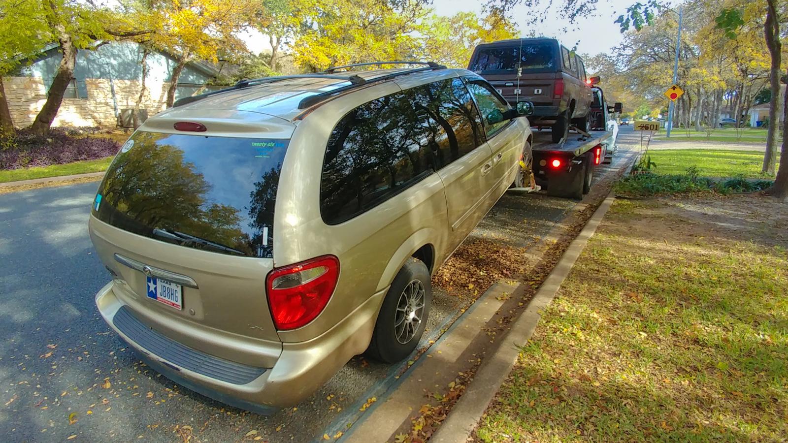 His Neighbor Didn’t Like That He Had Two Cars—So She Tried to Get One Towed car being towed away