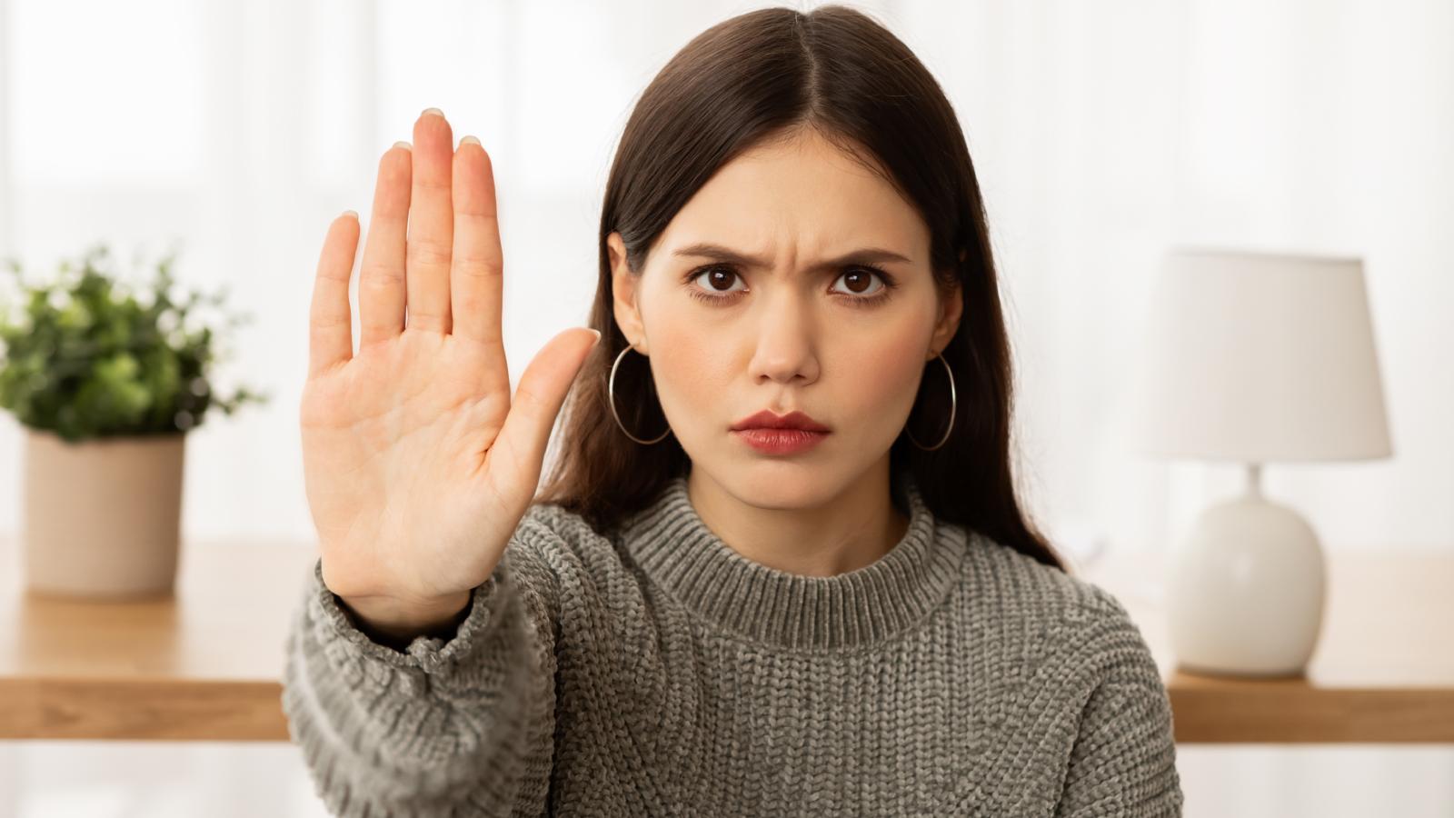 Her Messy, Nosy Roommates Refuse to Clean Up—So She Went on a Total Household Strike woman holding up her hand