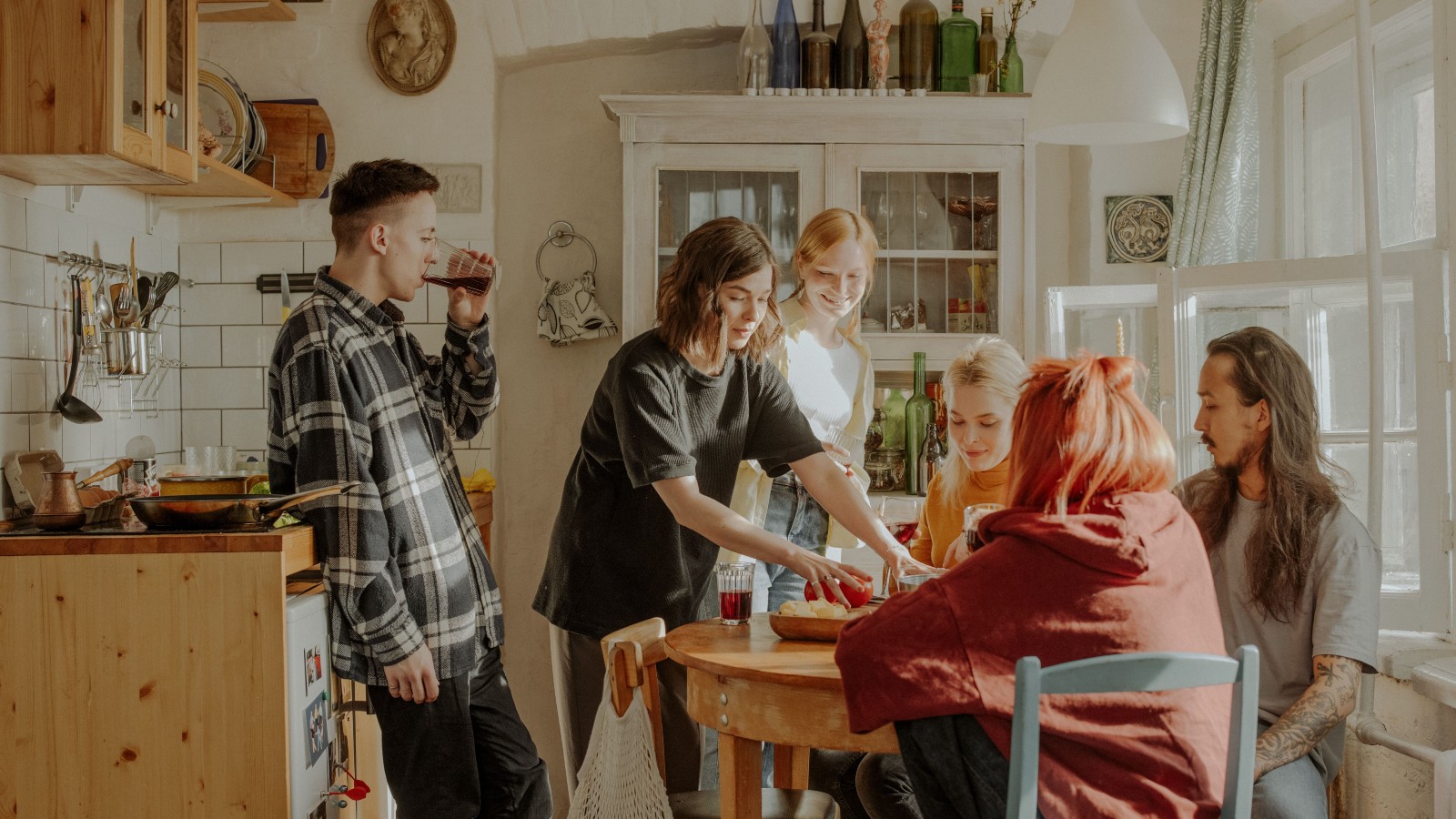 They Thought They Had the Perfect Roommate Setup — Now Hes Fed Up and Moving Out a group of young people at a table