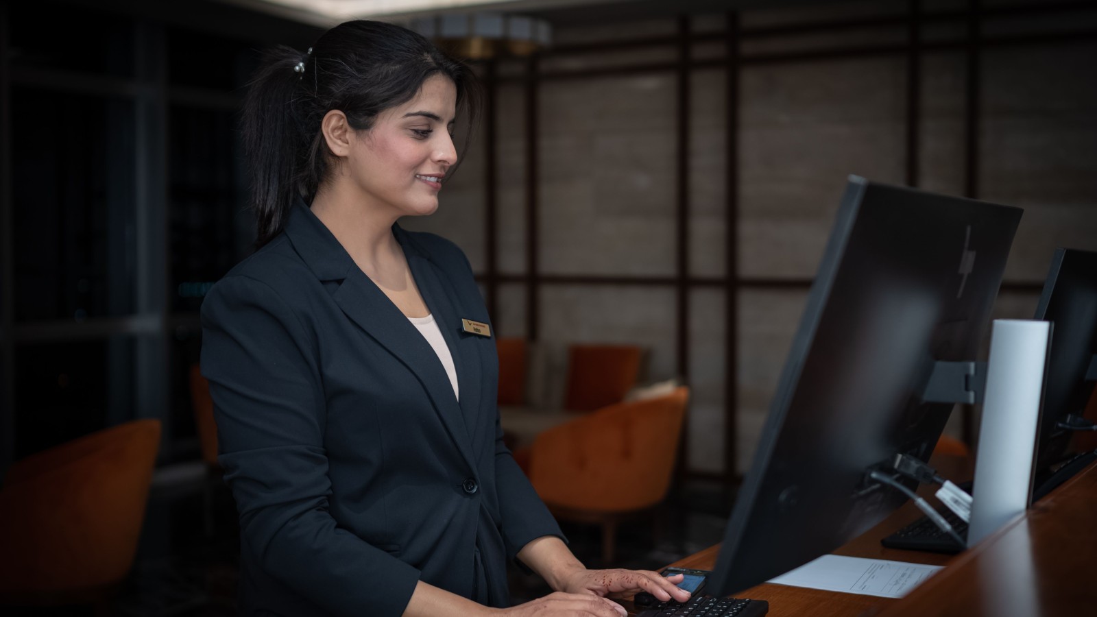 This Customer Faked Anaphylaxis To Get What They Wanted, But This Hotel Staff Didnt Buy It pexels iram shehzad 45081404 36817019 This Customer Faked Anaphylaxis To Get What They Wanted, But This Hotel Staff Didnt Buy It