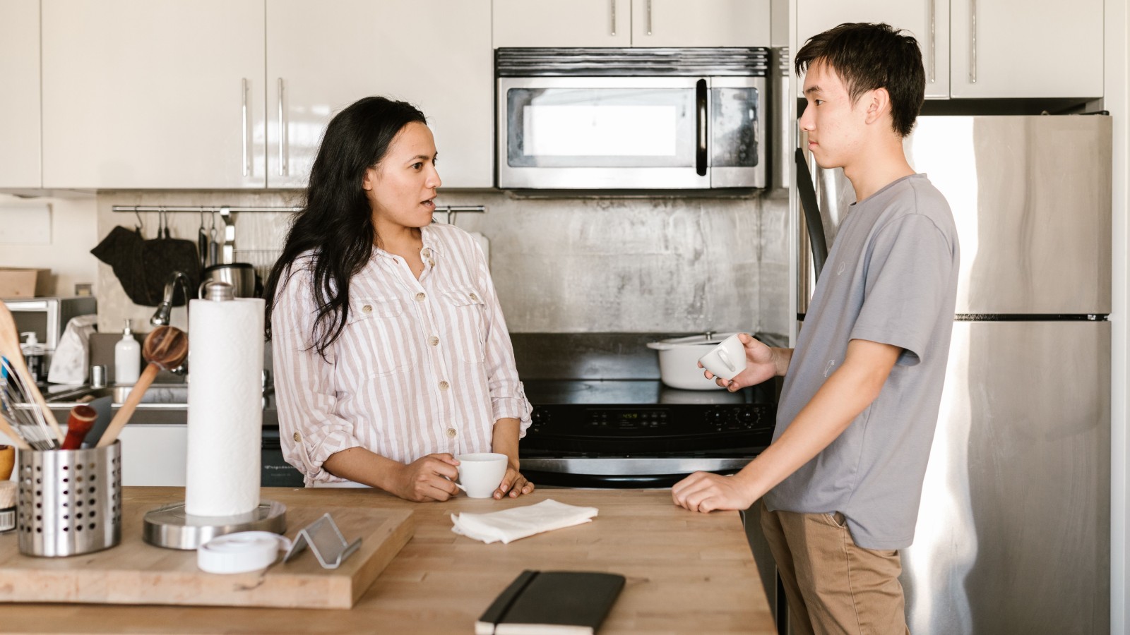 He Knows His Mom Is At Her Wits End, But Hes Still Not Doing Much To Help Her pexels rdne 7683846 He Knows His Mom Is At Her Wits End, But Hes Still Not Doing Much To Help Her