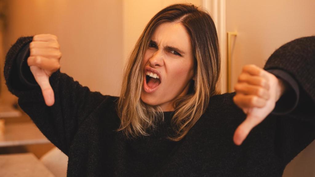 woman giving thumbs down