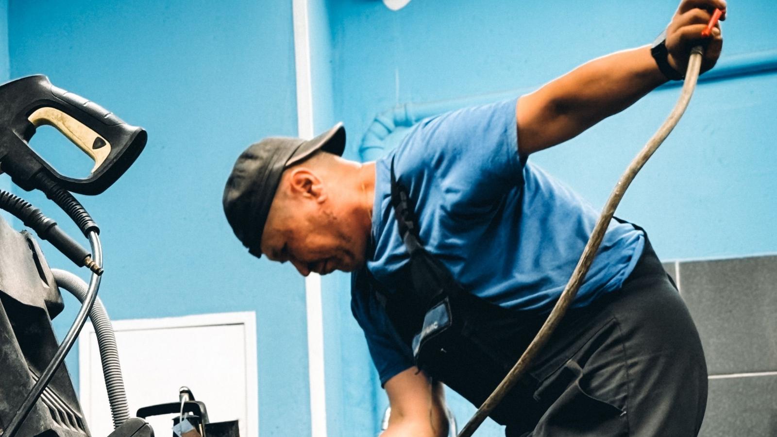 Cinema Staff Spent Two Weeks Blaming Bathroom Pipes for a Mysterious Leak—Until a Vending Machine Tech Found the Real Source, Exposing How Wrong Theyd Been the Whole Time technician at work
