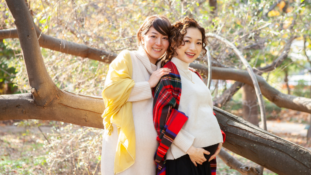 Woman Already Gave Her Child A Name, But Her Sister Used It Too And Sparked A Family Conflict two pregnant women sisters posing