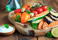 One Woman Brought Her Own Vegan Food So Nobody Had To Accommodate Her, But The Decision Still Sparked Unexpected Family Drama