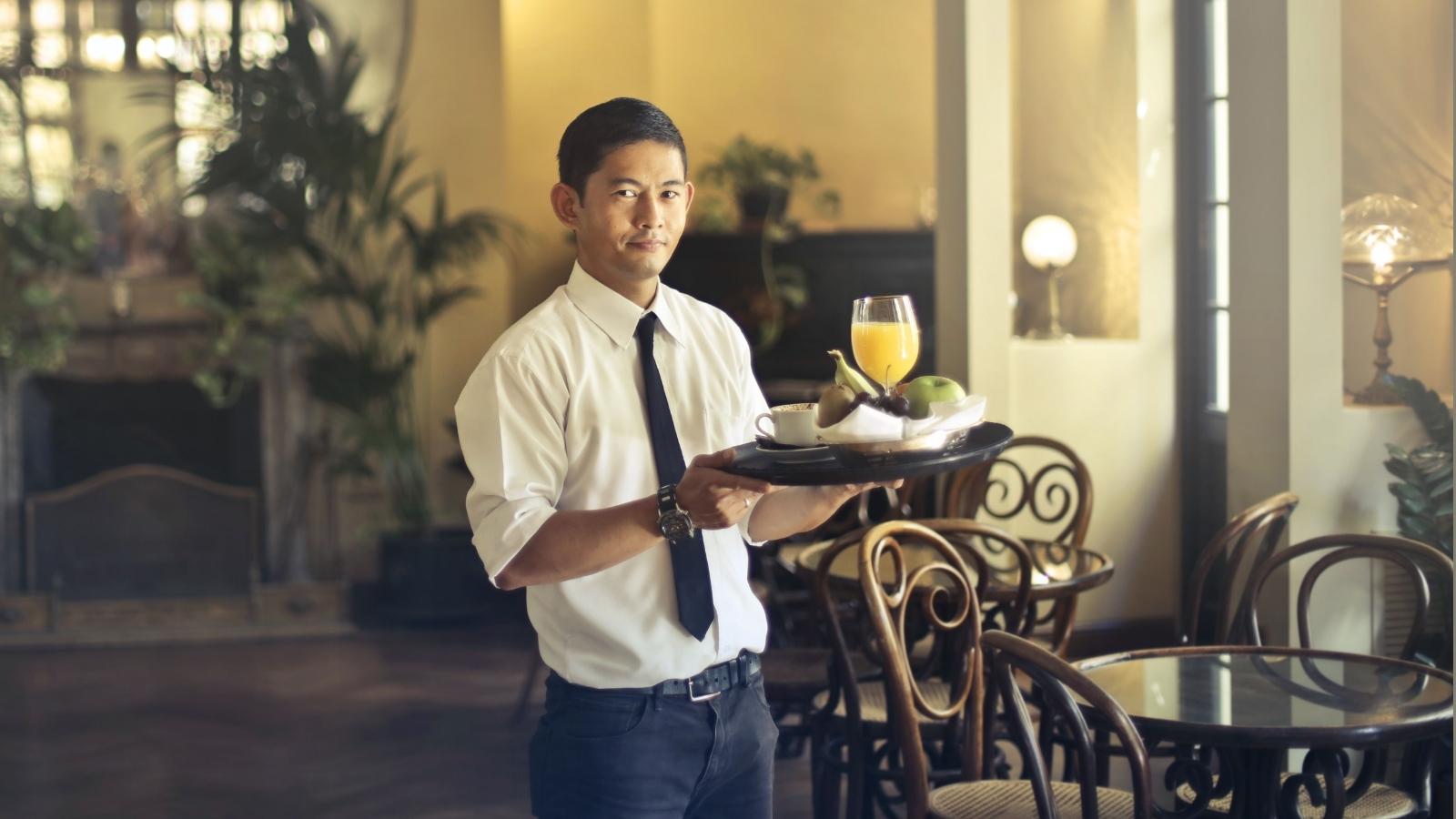 Her Friend Kept Making Passive Aggressive Jokes to the Waiter—So She Called Her Out and Got Blamed waiter serving tables