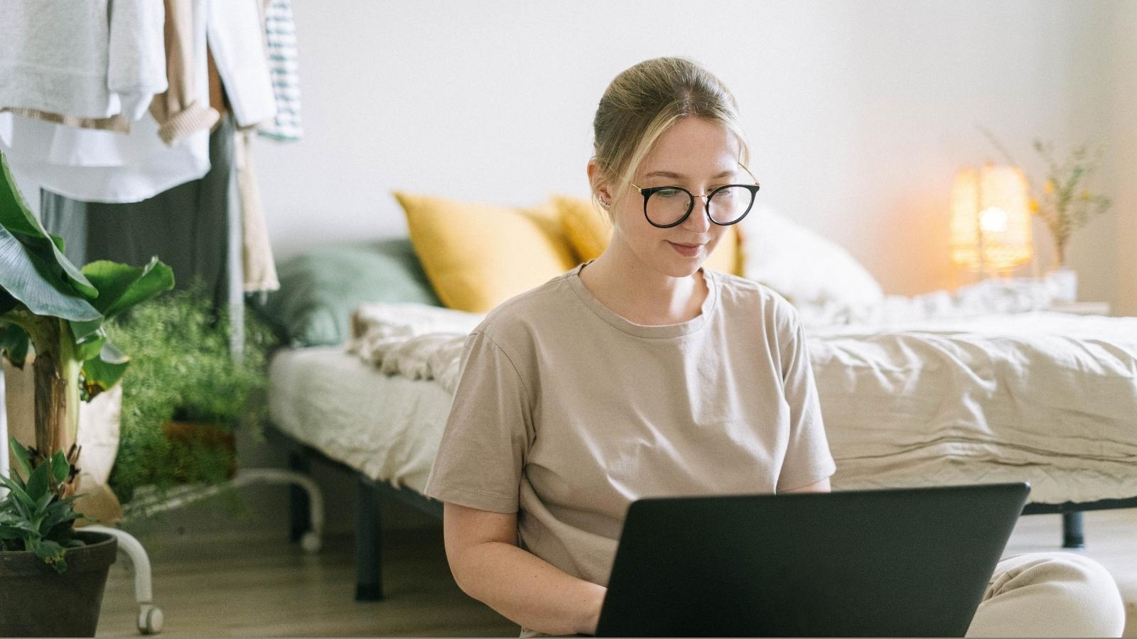 She Was the Top Performer During Her Workplace’s Busiest Season—So Why Was She Punished? woman working from home