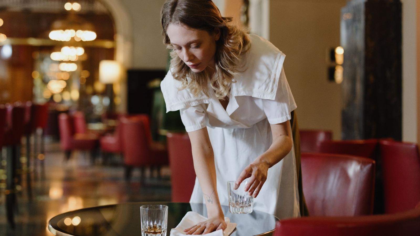 Day Two and I’m All Alone: New Hire Forced to Run Entire Night Shift After Trainer Collapses woman working in hotel