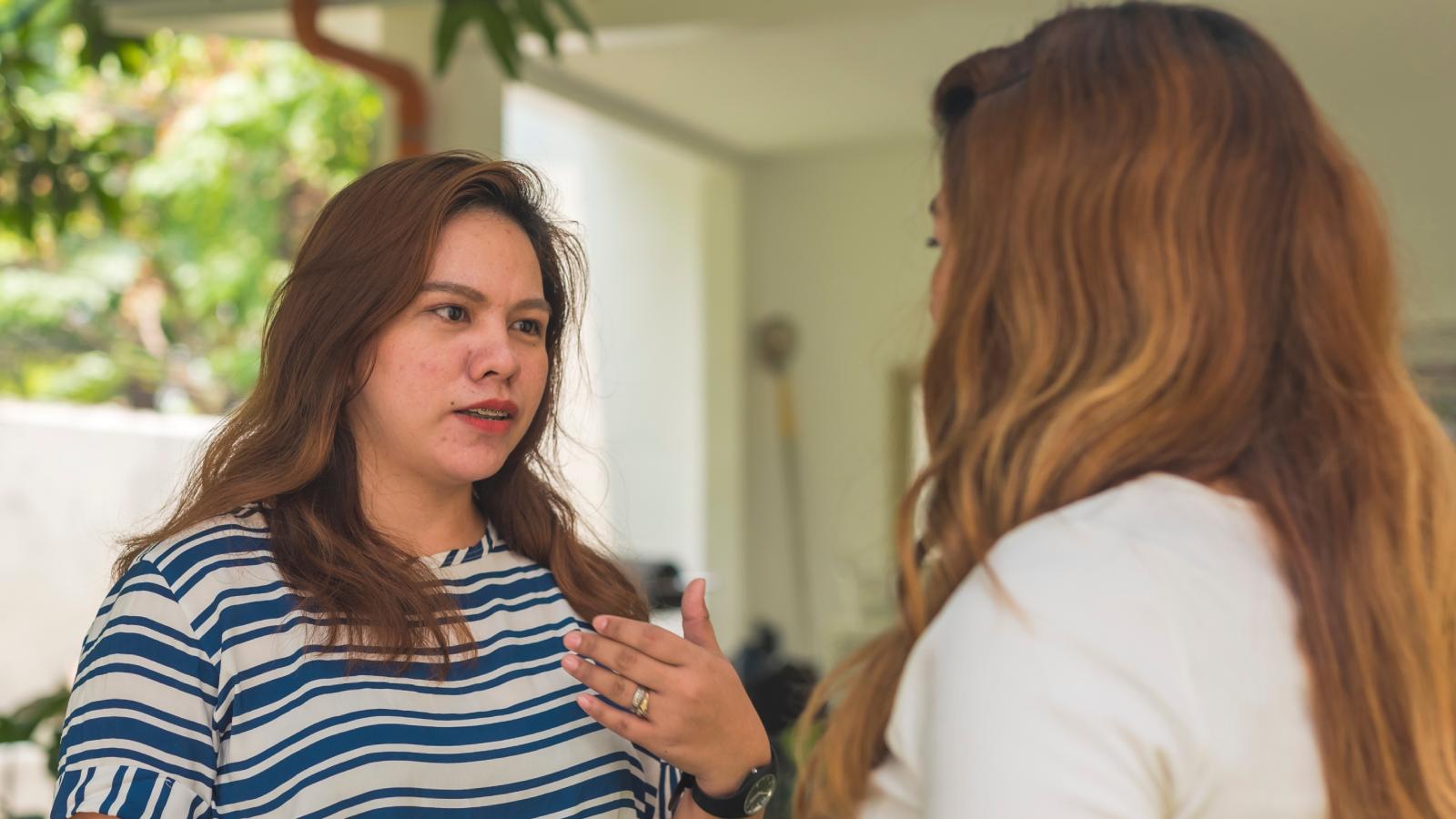 A Boundary Crossing Neighbor Kept Demanding Instant Best Friendship—So a Woman Formally Cut Her Off and Triggered an Absolute Meltdown two women having a talk