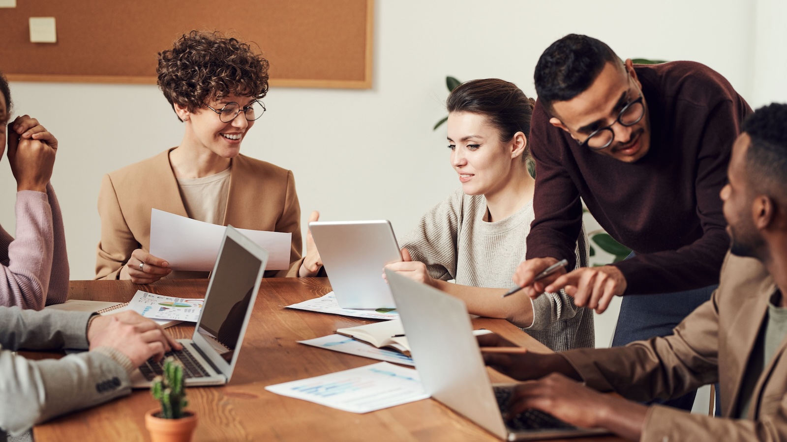Her Boss Told Her She Couldnt Take Classes and Had to Work Fully In Person—But When She Checked With HR, She Learned the Policy Said Something Completely Different. interns and colleagues gathering at a table at work