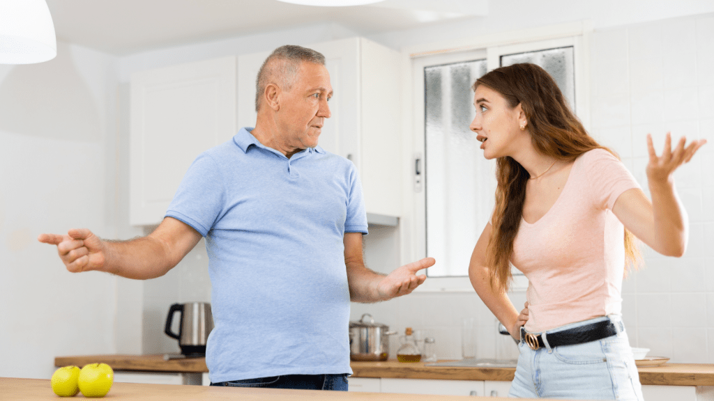 Daughter Finally Pushes Back After Years Of Watching Her Father Praise Her Brother’s Successes While Treating Her Own Achievements Like They Don’t Matter young woman arguing with dad in house