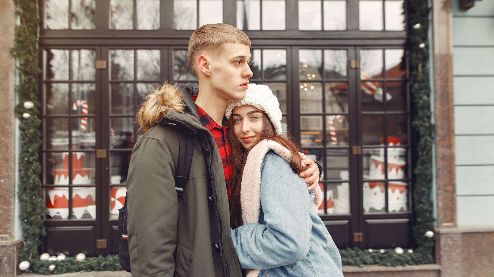 His Mother Blamed Her For Forcing Her Boyfriend To Move In, And Now She Doesnt Know How To Respond Young couple hugging