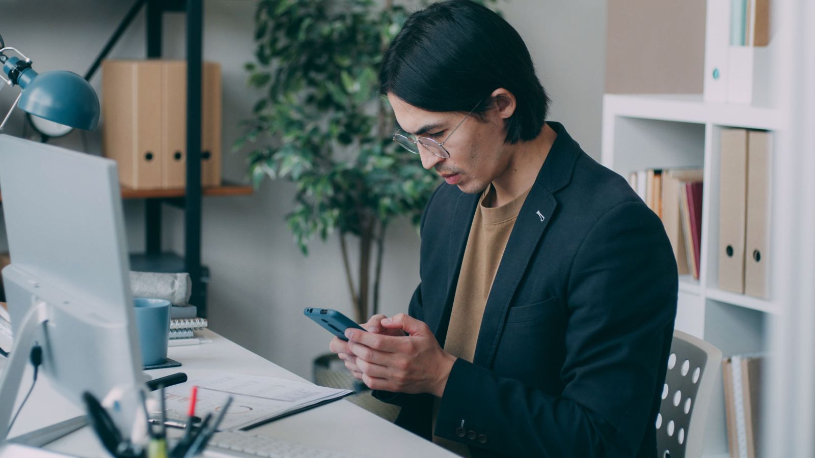 Employee Kept Bypassing His Partner And Reporting Directly To Management, But They Only Gave Him A Warning Man in office using his phone