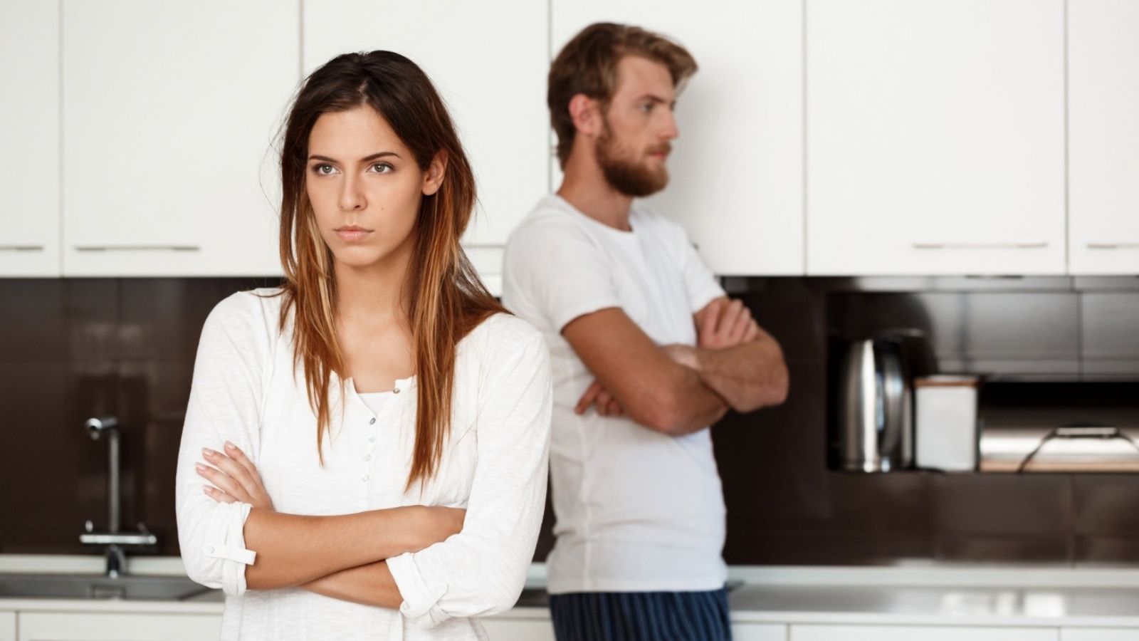 Womans Fiancé Wants Her To Move Into The House He Shared With His Ex Wife, But She Isnt Comfortable With Everything Staying The Same Couple arguing in the kitchen