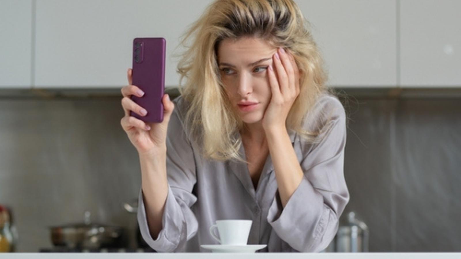 Someone Had Been Giving Out Her Phone Number To Companies Without Her Permission, So When She Found Out Who It Was, She Got Her Revenge Woman annoyed with phone