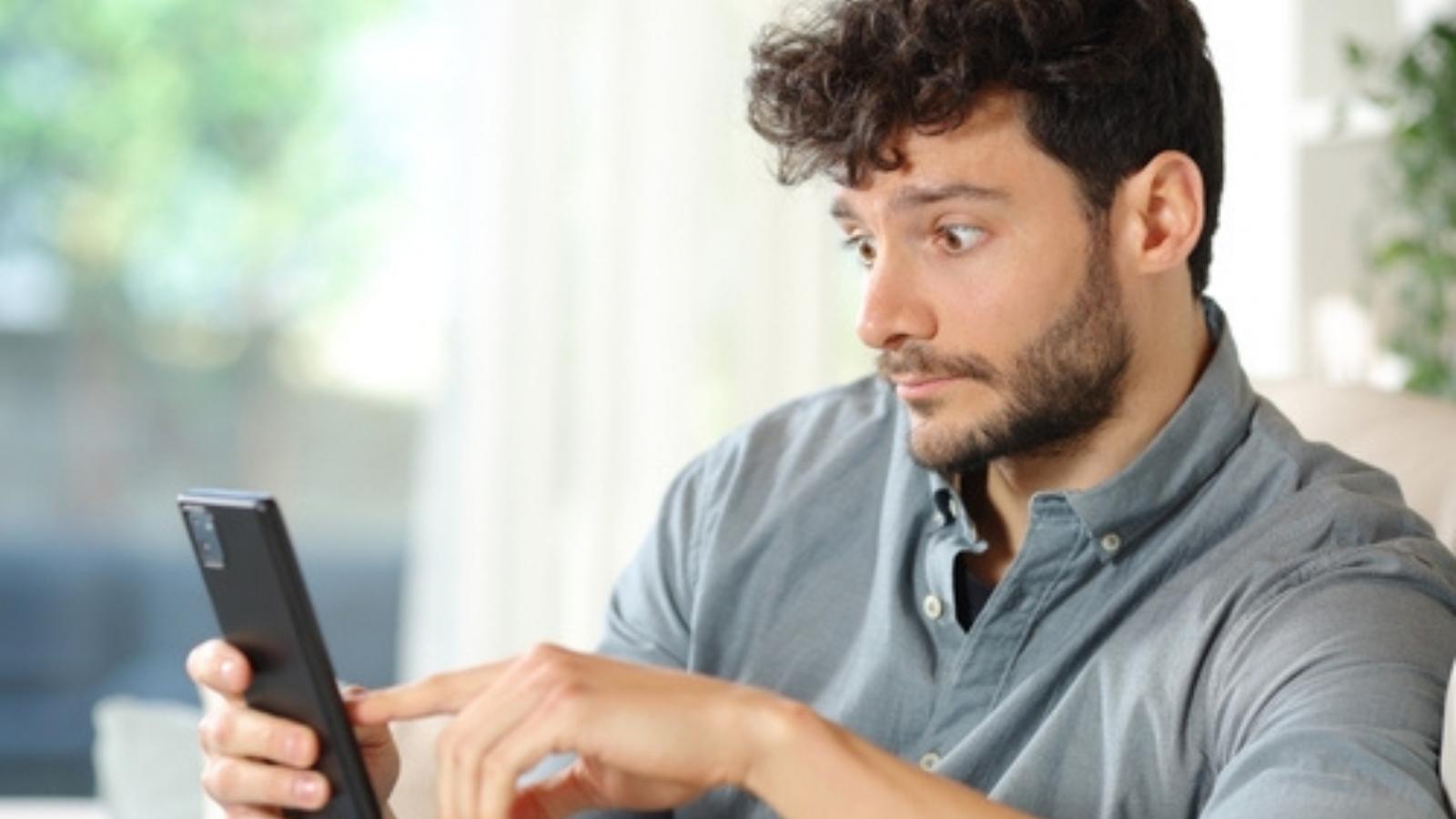 She Said No to Swapping Numbers—Now He’s Giving Her the Cold Shoulder and She Wonders If She Went Too Far Awkward man