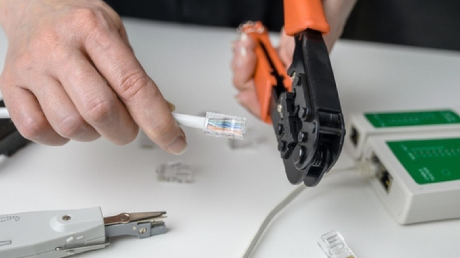 He Needed a New End Put on a Network Cable — The College Had to Call in an Outside Contractor, Costing Them a Fortune Cable crimping