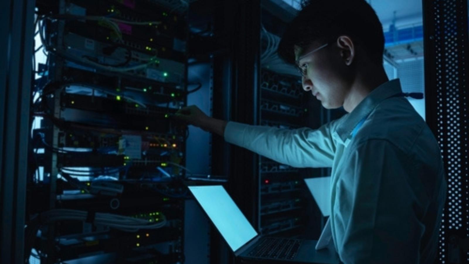 Entry Level IT Worker Suggested a System Was Unplugged During a Major Outage—His Manager Told Him to Shut Up, but He Was Right Guy working in computer room