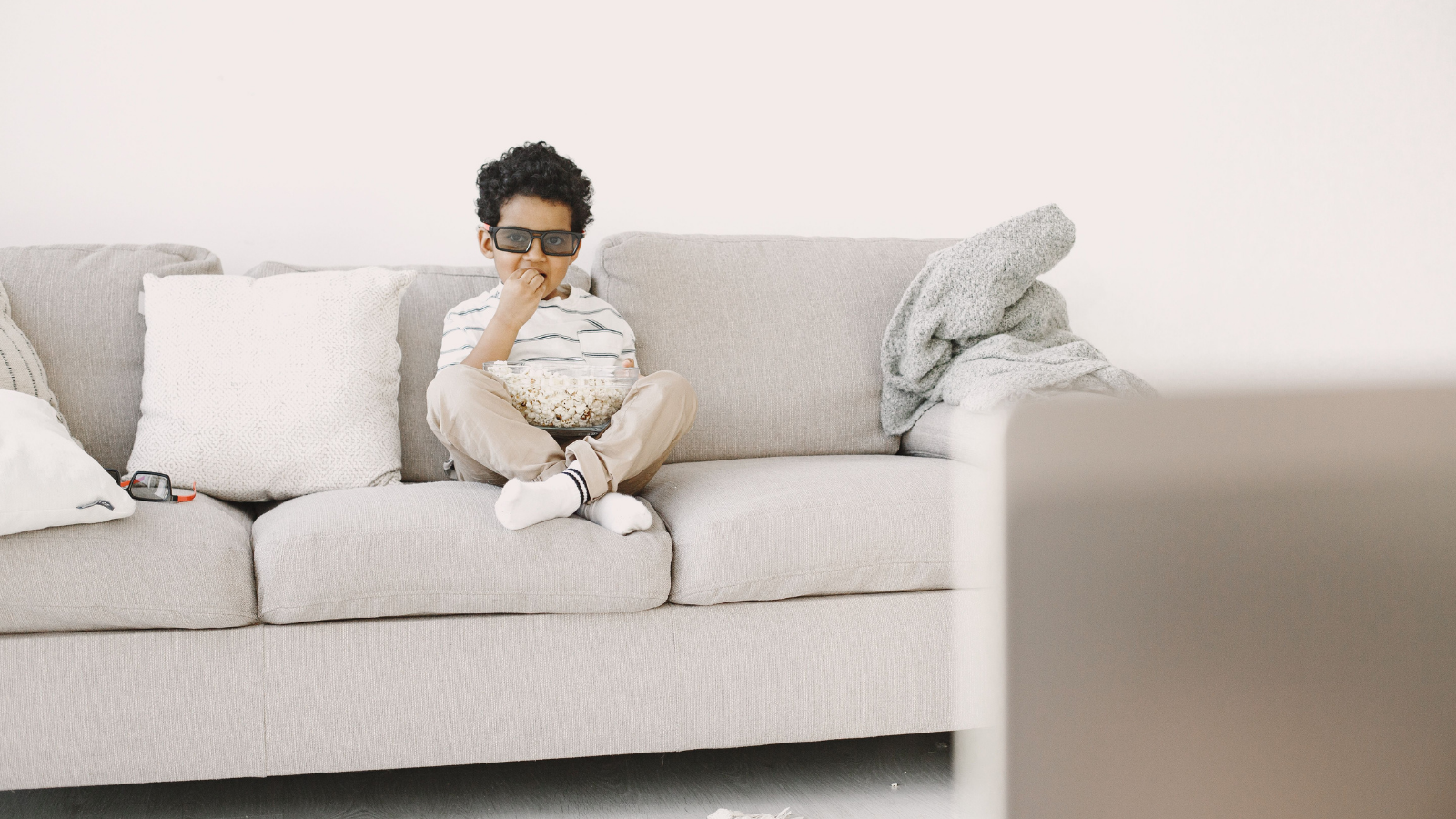 Hes Taken Their Son to School Every Friday for Years — This Time, He Forgot, Leaving the Boy Home Alone for Hours A child watching TV on the couch