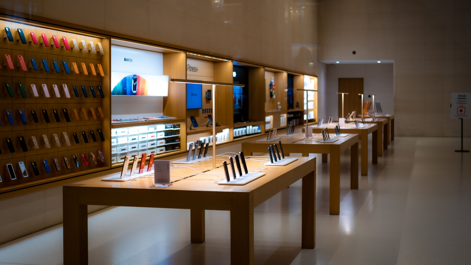 She Demanded an Immediate SIM Swap Without Photo ID—Then Returned Two Hours Later to Scream at the Owner An iPhone store