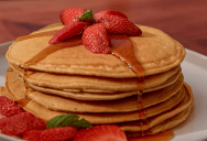 Woman Was Enjoying Her Pancakes When A Diner Started Screaming, And It Took Three People To Get Him Out
