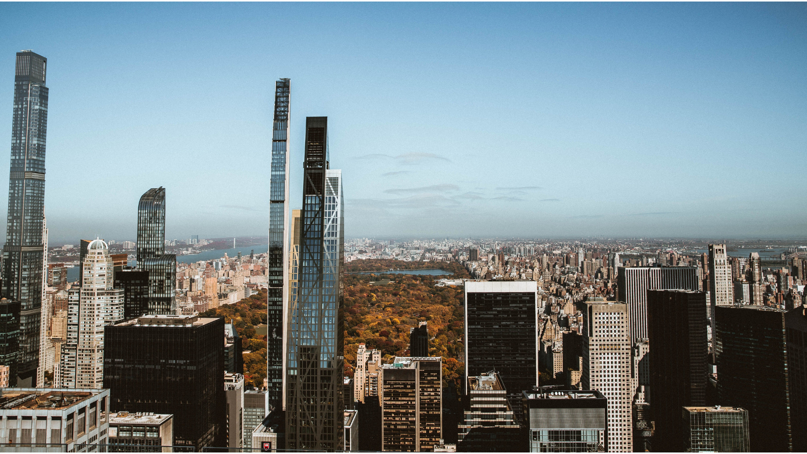 He Promised Her His Soho Guest Room for Six Months—Then Demanded She Book a $350/Night Manhattan Hotel 48 Hours Before Her Flight The New York City skyline