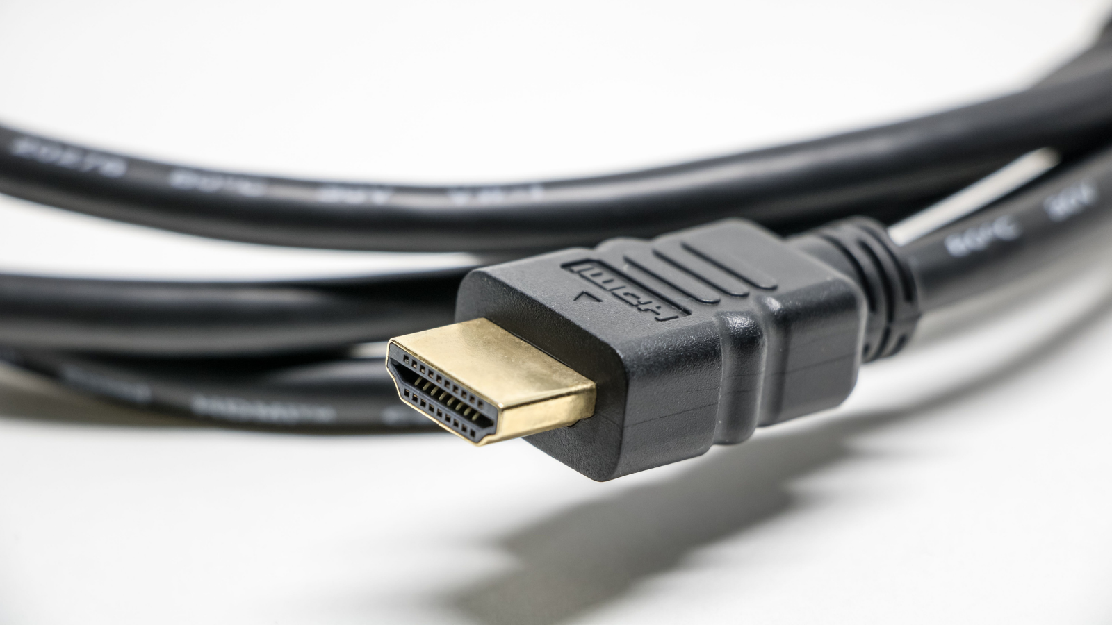Couple Made Themselves At Home In An Airbnb, But After Leaving Found Themselves Berated For Changing One Little Thing On The TV An HDMI cable