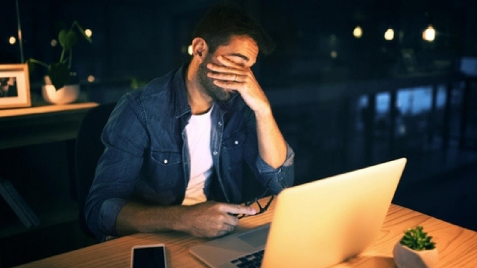 He spent 5 years fixing $15 Wi Fi extenders and recycled routers—Then Refused to Troubleshoot Until They Bought Actual Hardware Frustrated guy at a computer