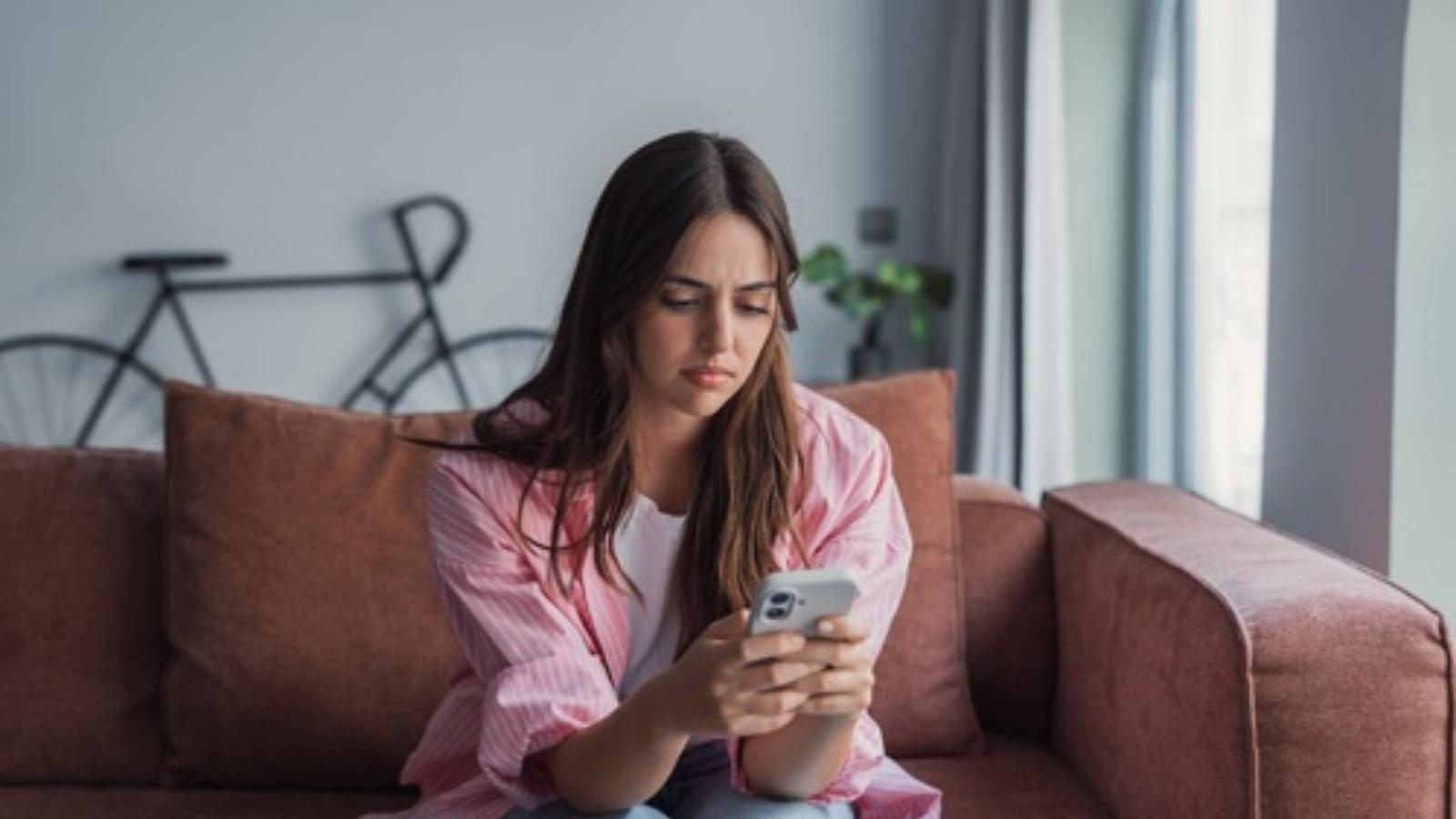 Her Neighbor Keeps Sending Her Weird Late Night Texts—But She Doesn’t Want to Cause Problems With a Neighbor Upset girl texting