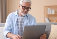 He Kept Trying to Walk His Grandpa Through a Laptop Fix—Then Grandpa Reminded Him They Had TeamViewer