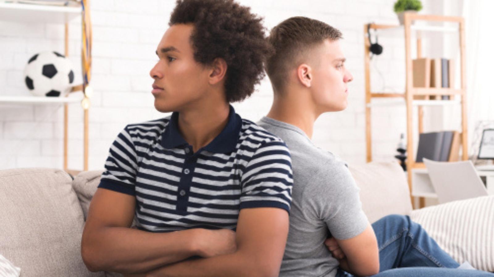 He Covered All the Security Deposits and Unpacked the Whole Apartment—Then His Lazy Roommate Claimed He Never Agreed to Do Heavy Lifting Upset roommates
