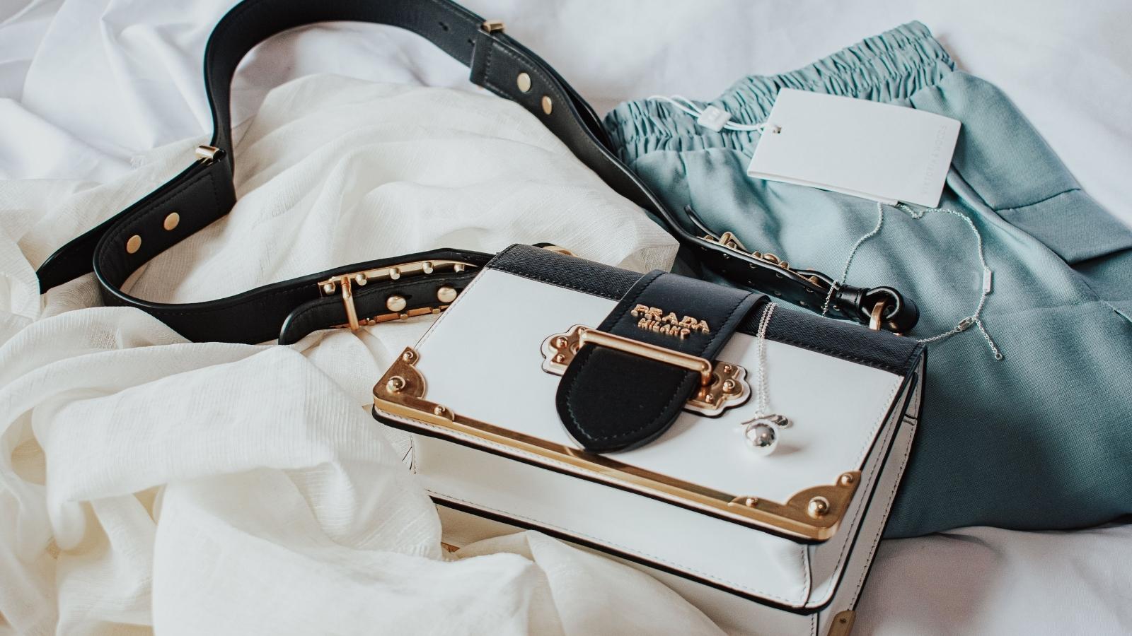 A Teen Destroyed Her Stepsister’s $6,000 Designer Purse out of Pure Jealousy—Now Her Dad Is Forcing Her to Pay Every Cent Back, but Her Mom Claims Hes Ruining Her Youth White and black Prada bag