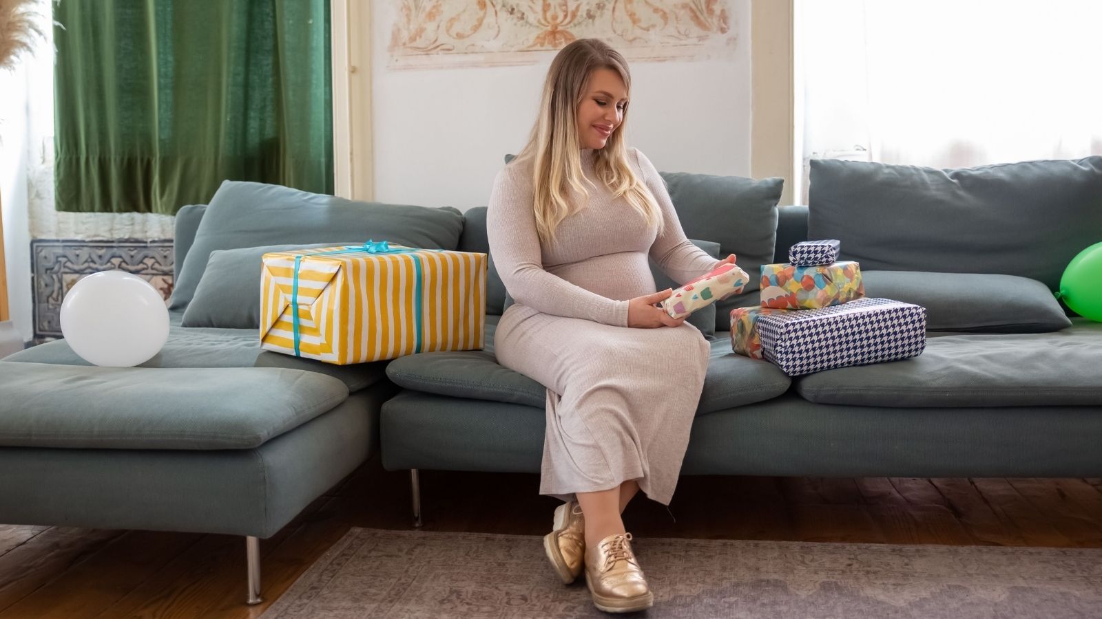 Every Gift at Her 30th Birthday Was for the Baby, Not Her. When She Spoke Up, Her Mom Called Her Ungrateful Pregnant woman opening birthday gifts