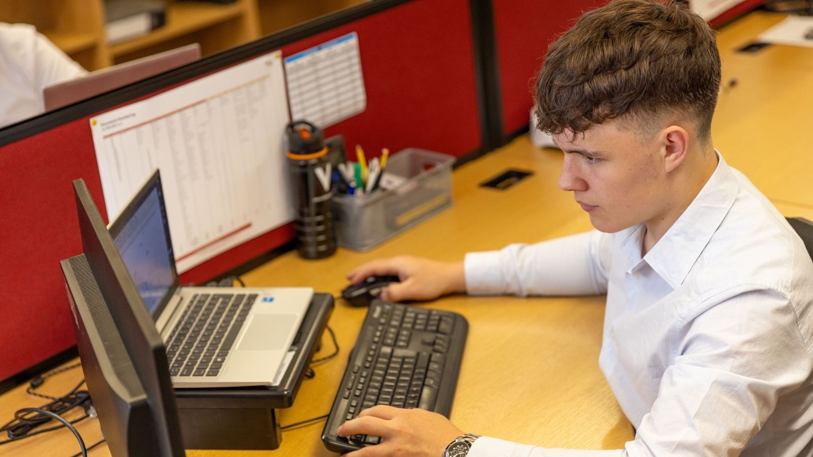 Admin Employee Told a Coworker to Contact IT About Her Computer Problem—So She Accused Him of Not Listening and Copied His Manager Admin trying to help coworker with computer issues