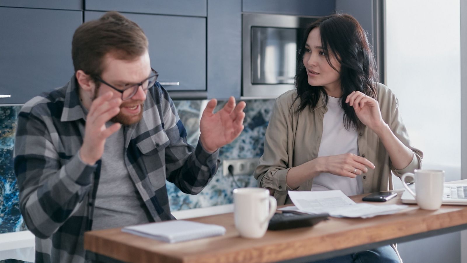 Man Wants to Pay the Rent With a Personal Check—But His Partner Insists on a Cashier’s Check and Cusses Him Out Man and woman having a disagreement