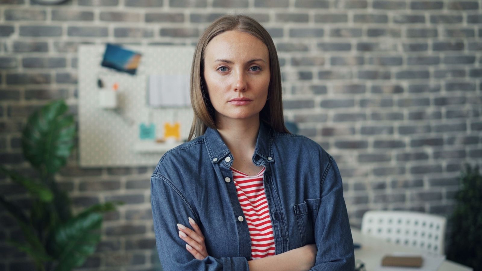 A Customer Used a Slur — She Asked to Be Taken Off the Table. Her Manager Said She Should Have Served Them Anyway Woman upset over what happened at work