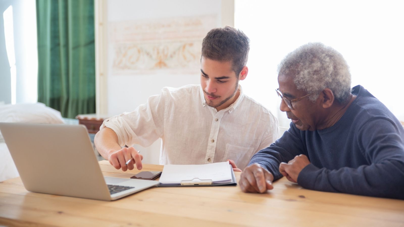 He Almost Gave Up on a Struggling Junior Analyst — Years Later, Hes Watching Him Step Into Leadership Older man teaching a junior analyst the ropes