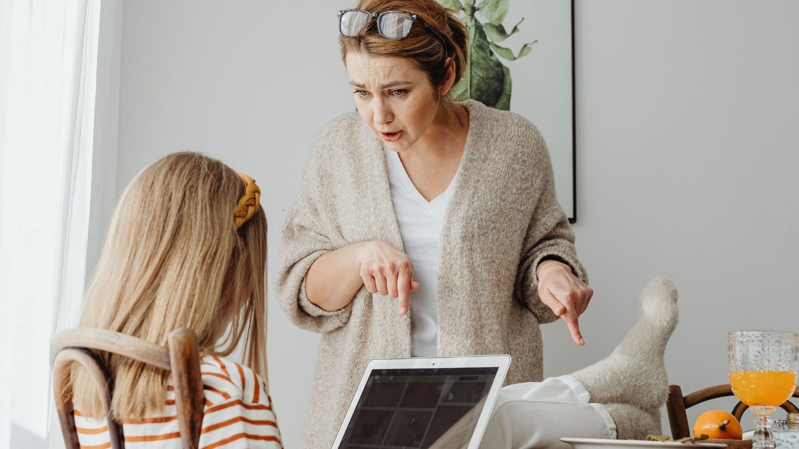 Womans Mom Sent A Cashier To Get An Item She Forgot, Then Refused It, So Her Daughter Called Her Out A mother and daughter debating