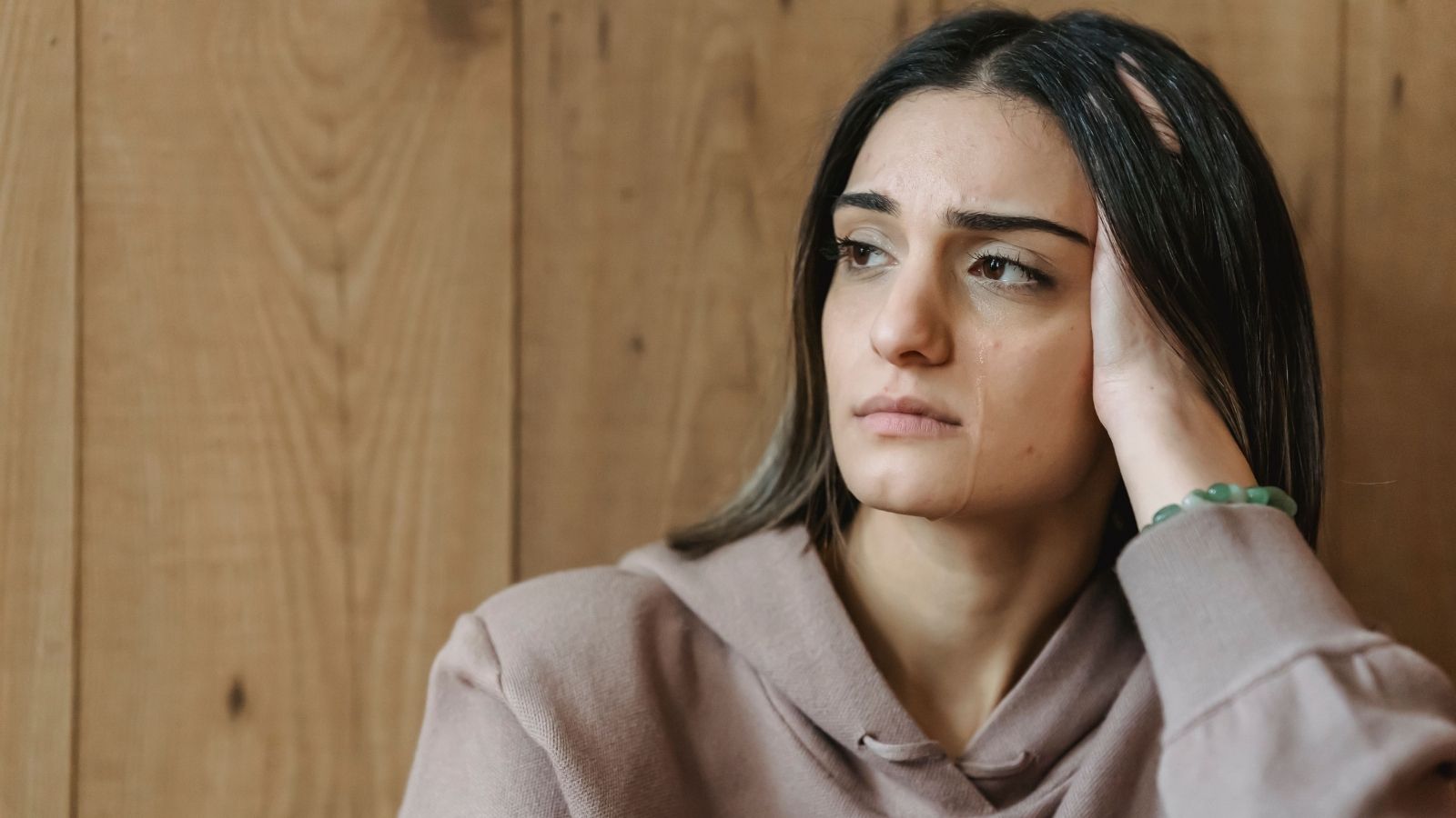 Woman Hoped Her Separated Parents Could Get Along For One Birthday Dinner, But Their Fighting Sent Her Home In Tears Woman thinking about how her parents acted