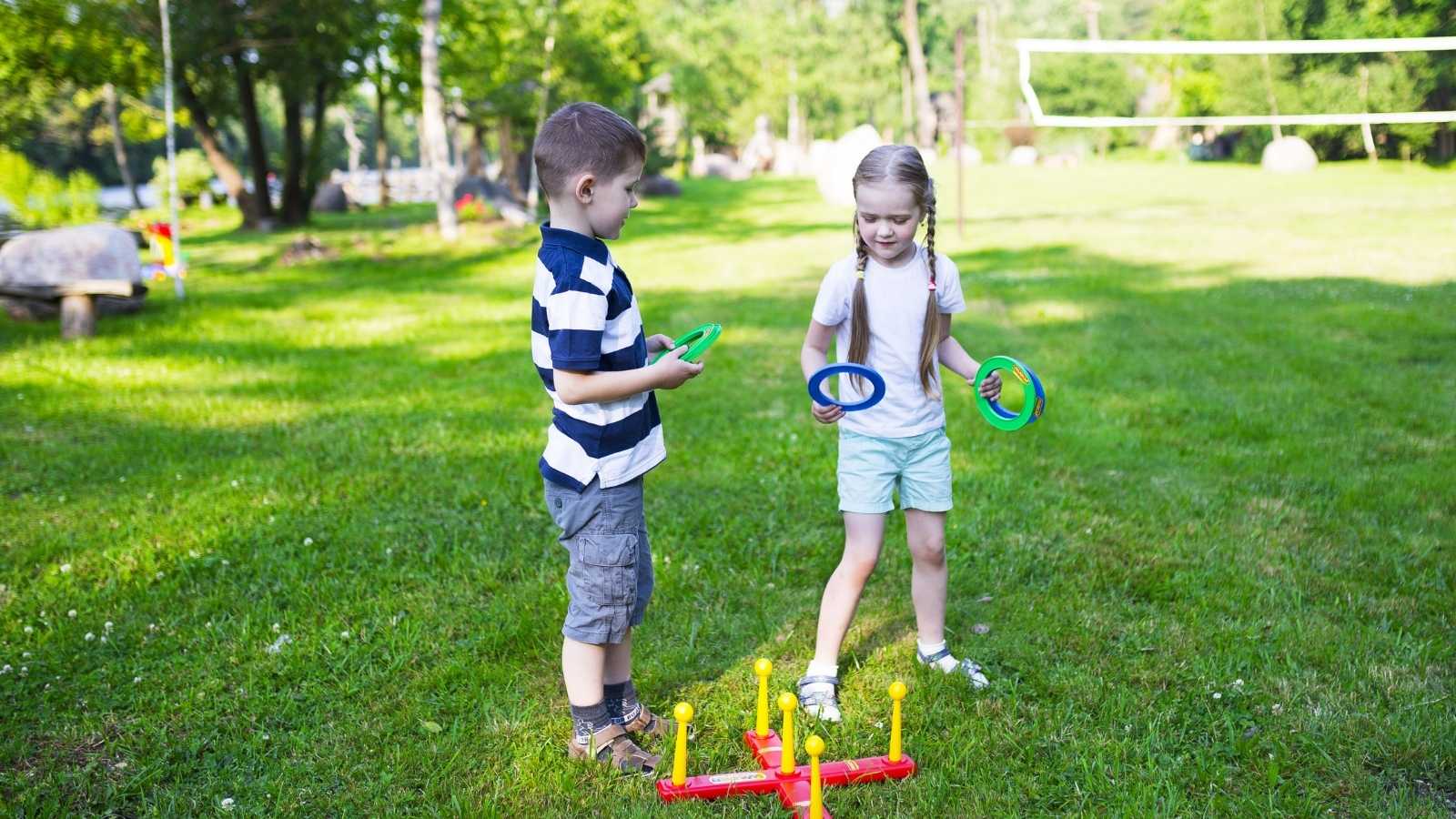 She Moved Into Her Apartment For Peace And Quiet, But Six Kids Scream Outside Her Window For Hours Every Day — So Shes Considering Going To The Manager Two kids playing outside