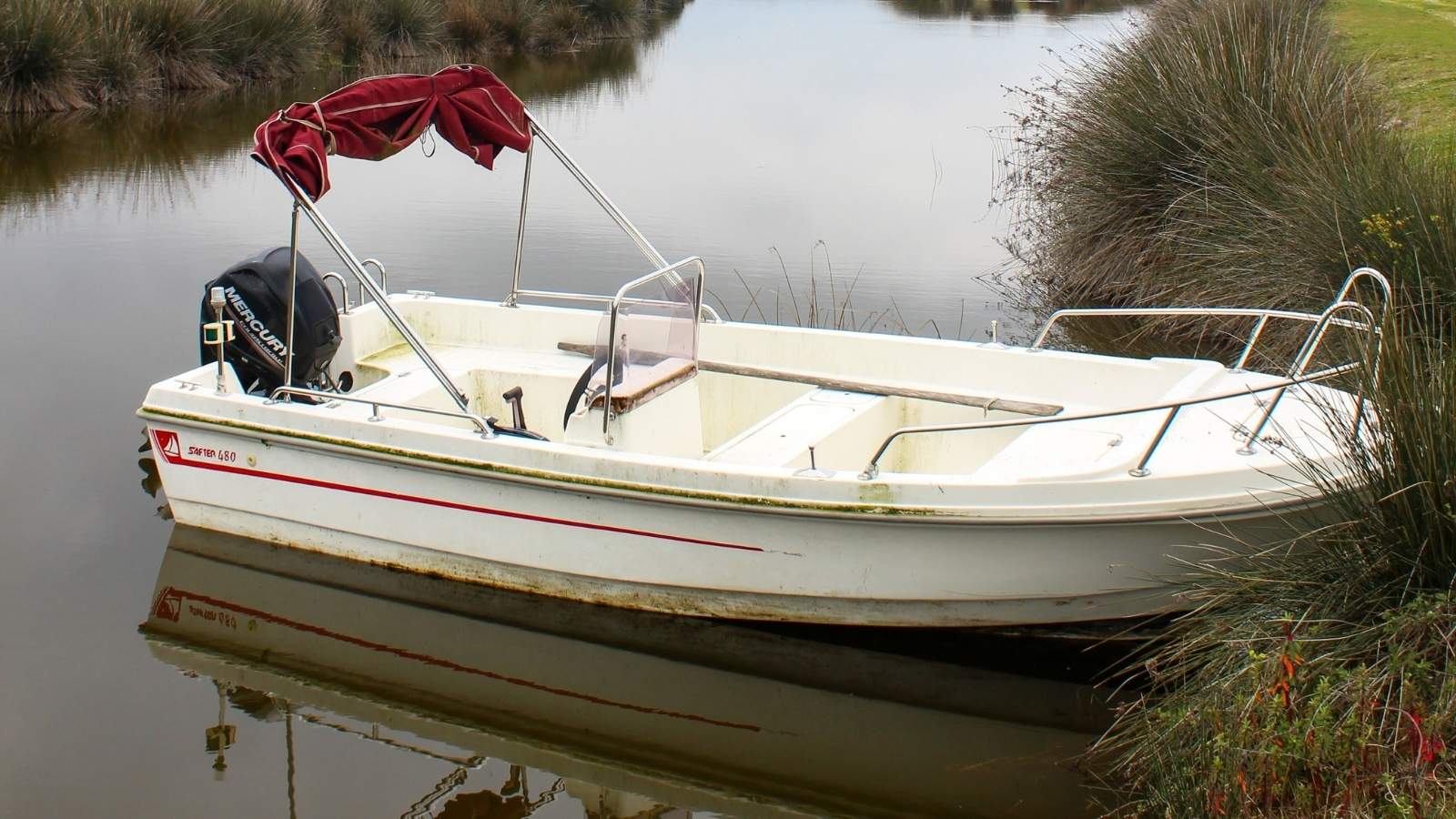 Small boat with a bad engine