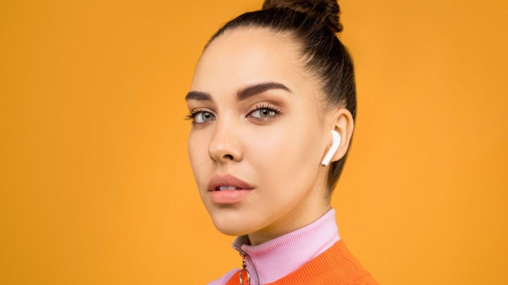 Woman wearing a bun wondering is he was wrong for spitting on old woman