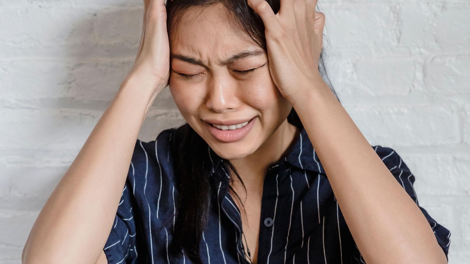 Neighbors Screamed Through The Night And Let Their Dog Bark For Hours Every Morning, Leaving The Upstairs Tenant Desperate For Peace distressed woman covering her ears