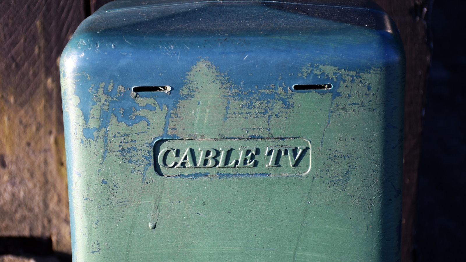 He Was Fed Up With The Cable Companys Mess, So He Came Up With A Plan To Get Everyone On His Street Free Service green cable TV box outside