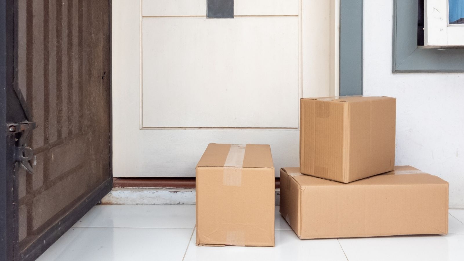 He Received 18 Misdelivered Packages in Three Months—Then Left an Address Delivery Audit Log on His Neighbor’s Porch three boxes outside front door