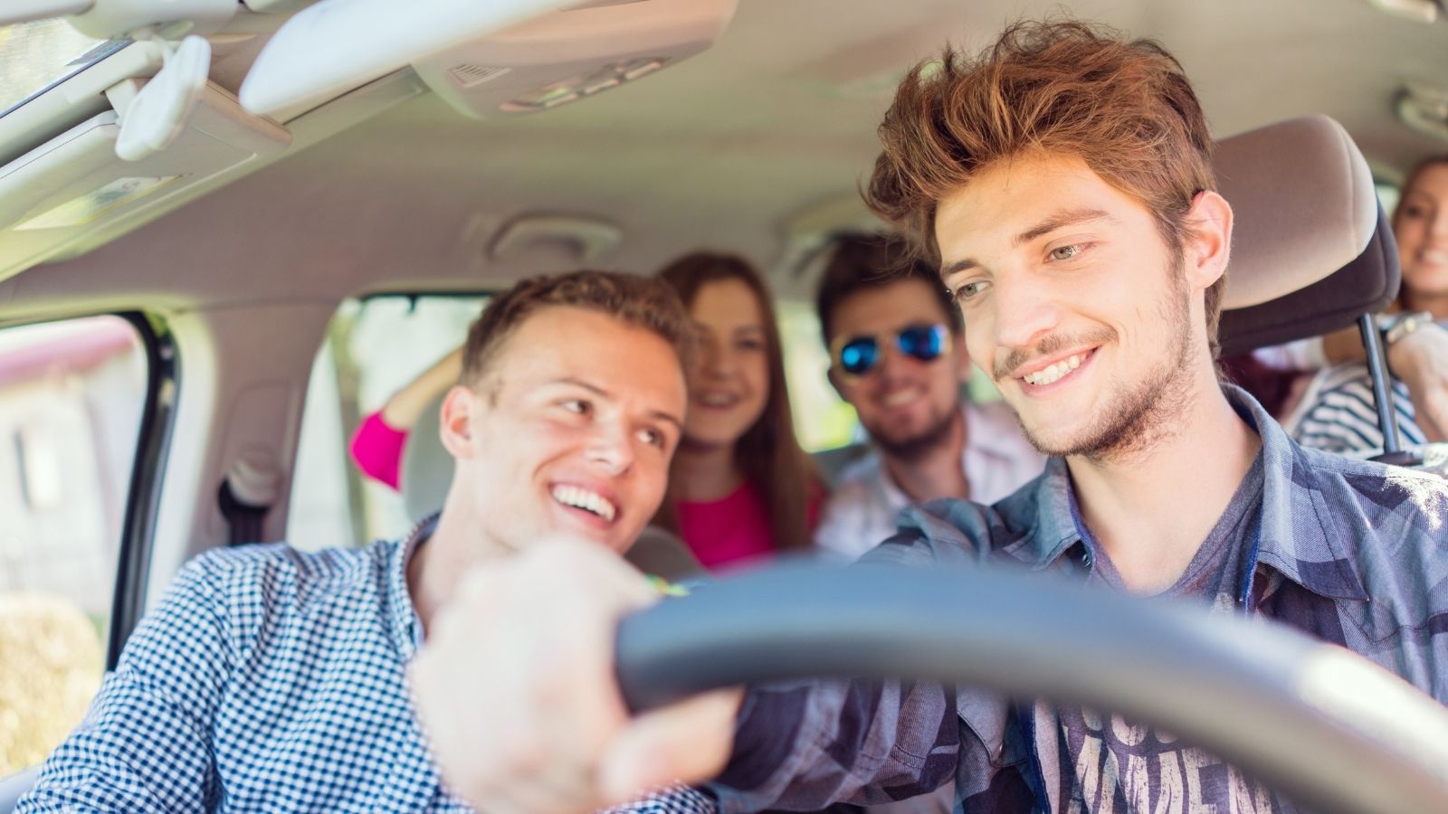 Friends Agreed To Split The Gas Bill On Their Road Trip — But One Wanted Proof Before Paying friends on a road trip