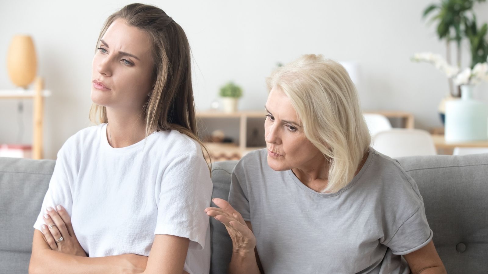 She Calls Her Father My Dad When Talking to Her Mom — Her Mom Thinks Its Making Her Feel Like an Outsider adult daughter and her mother arguing
