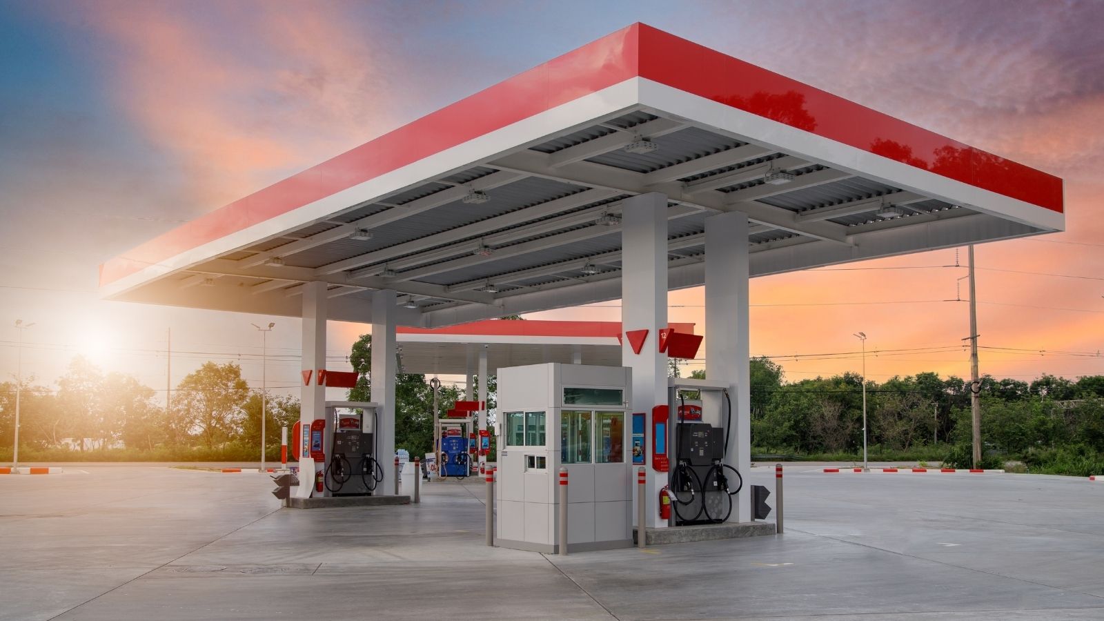 She Tried To Pay For Gas With A Check — The Employee Couldnt Accept It Without Seeing Her License First gas station