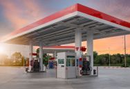 She Tried To Pay For Gas With A Check — The Employee Couldn’t Accept It Without Seeing Her License First