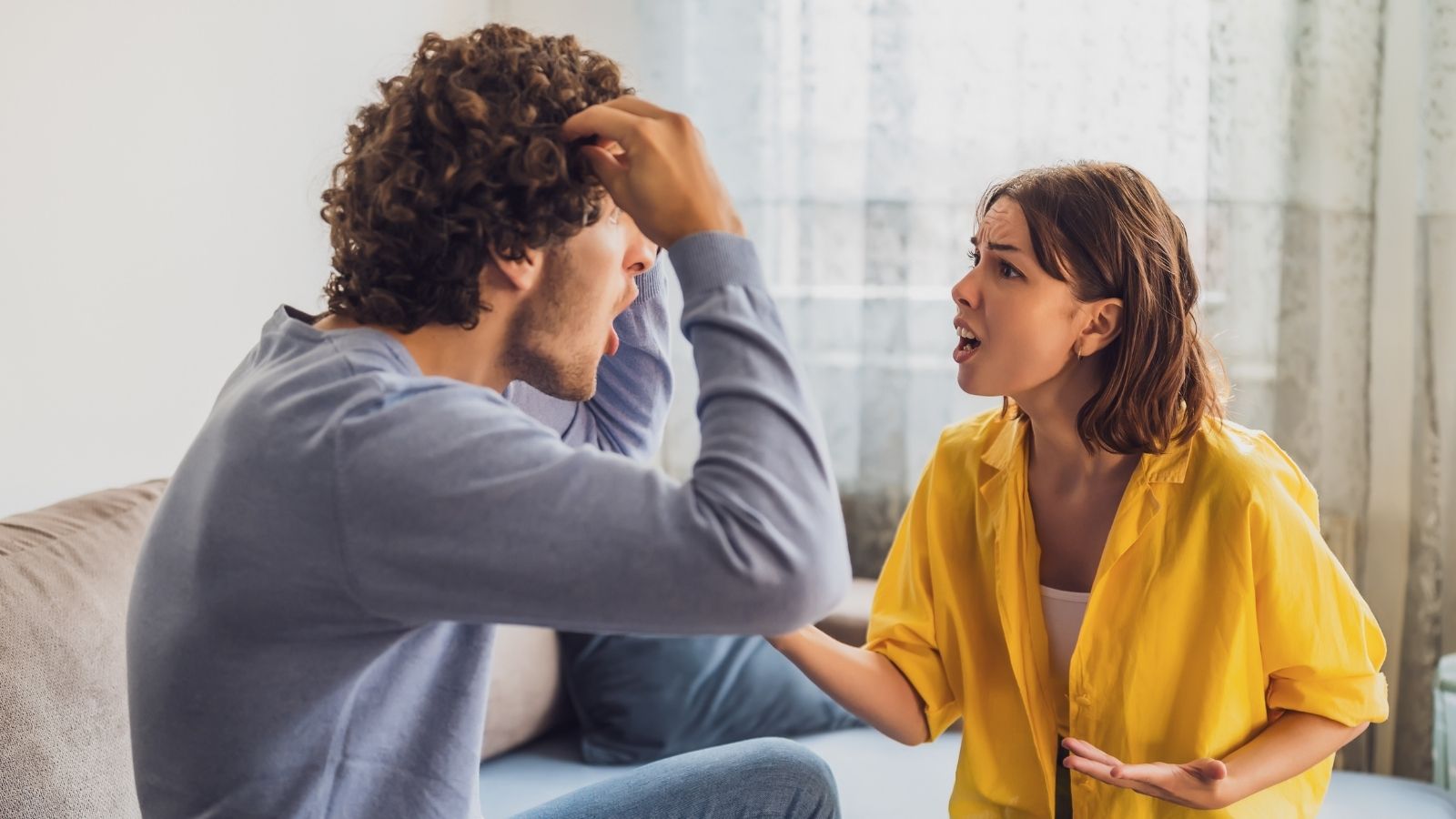 He Misunderstood Her Text Instructions and Parked in Space 4B—Then His Girlfriend Exploded and Demanded He Pay Her $180 Towing Fine couple arguing